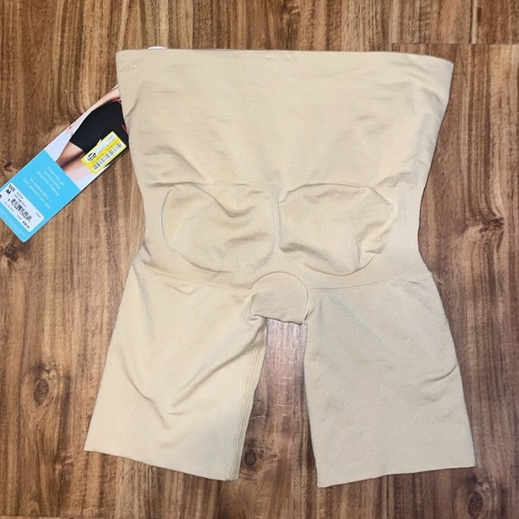 SPANX Assets women’s medium Shaping Shorts underwear mid thigh NWT nude beige - Picture 3 of 6